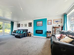 Lounge- click for photo gallery